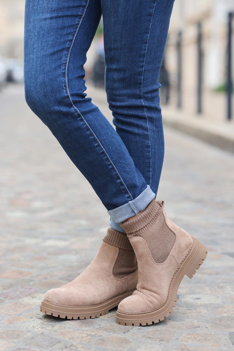 Bottines taupe en suedine chaussettes et semelle crantee g075 (1)