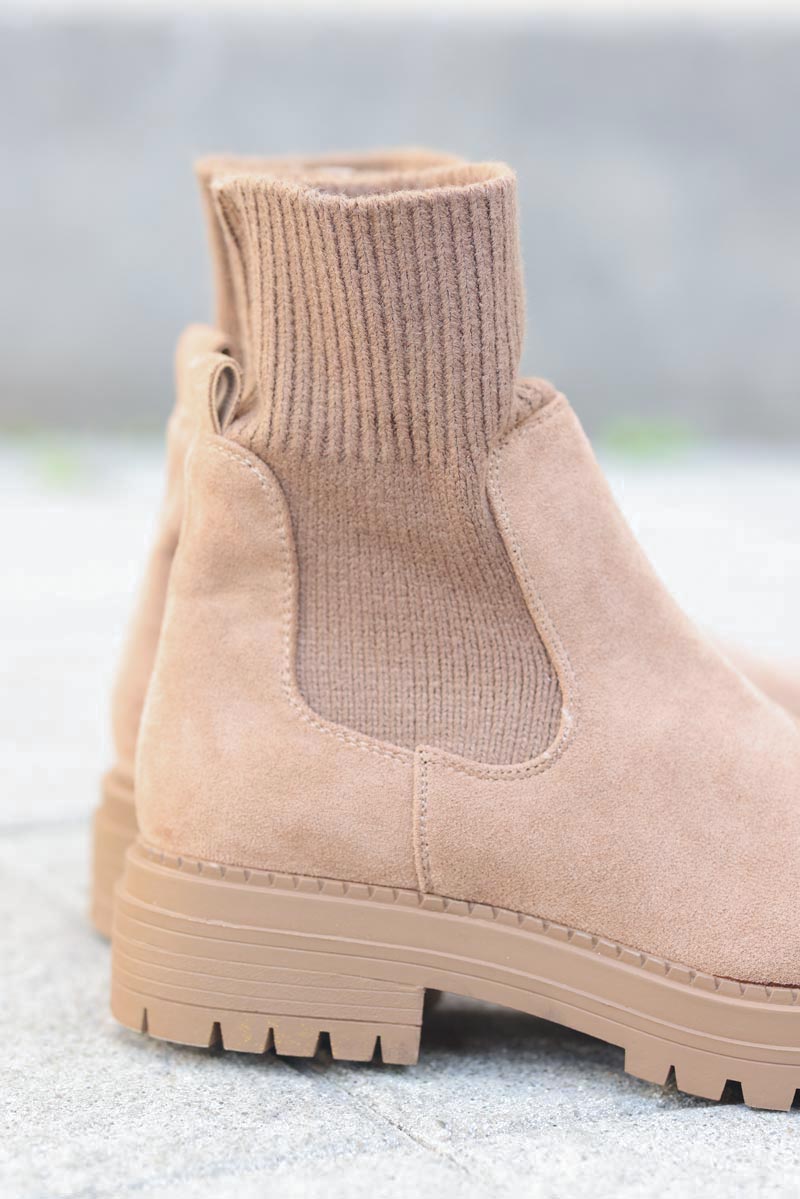 Bottines taupe en suedine chaussettes et semelle crantee g075 (1)