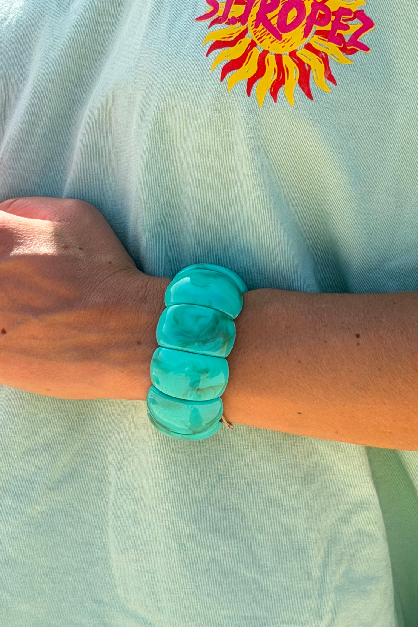 Bracelet élastique en résine turquoise effet jonc