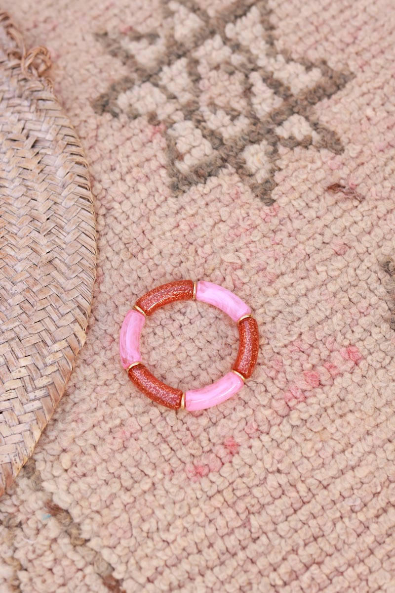 Bracelet élastique style jonc en perles acétate pailletées rose terracotta