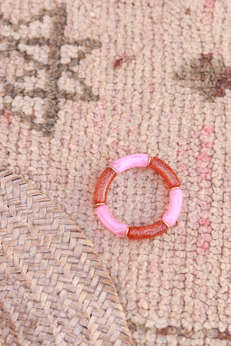 Bracelet élastique style jonc en perles acétate pailletées rose terracotta