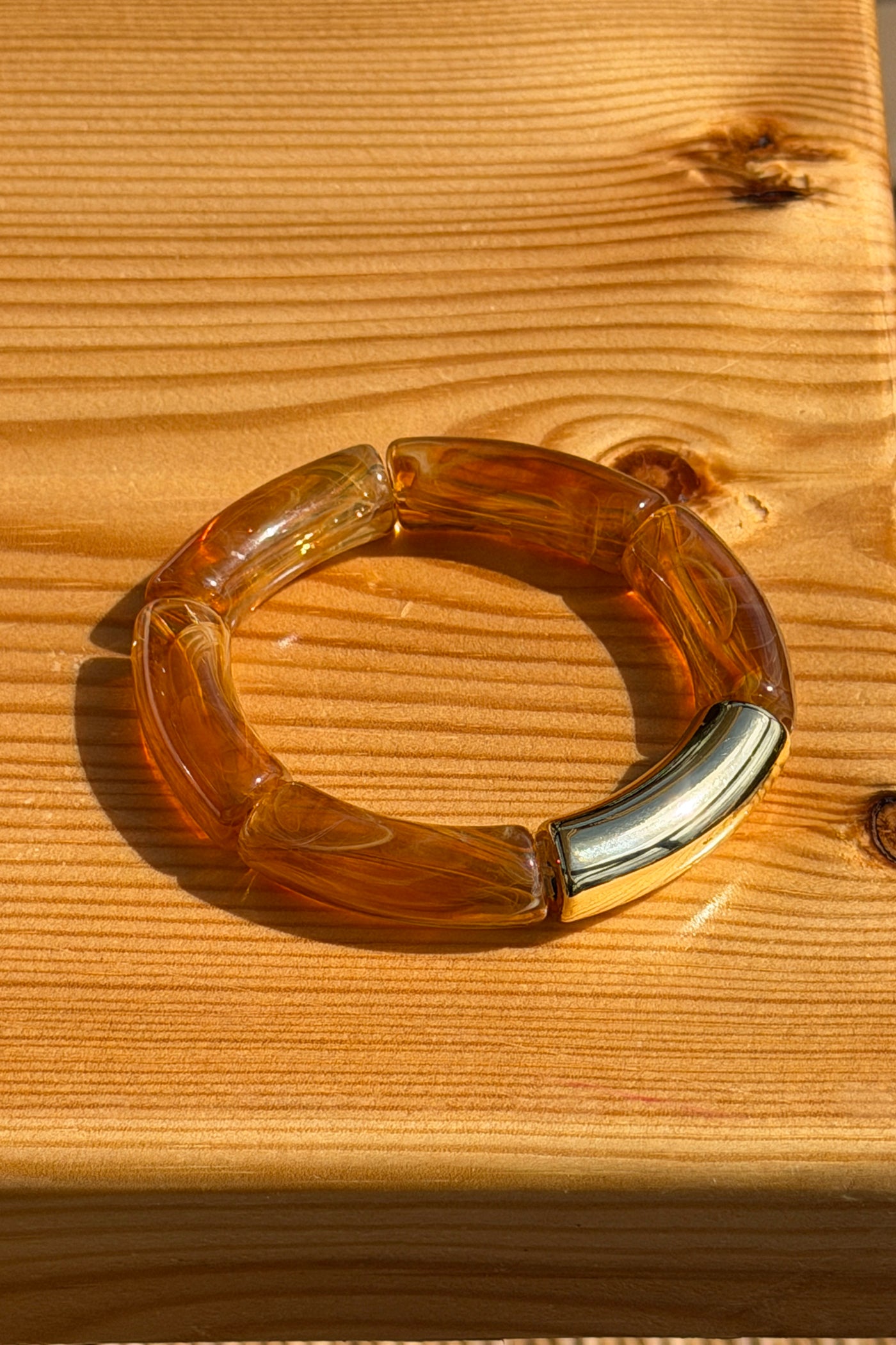 Bracelet élastique style jonc en perles acetate marron écaille et dorée