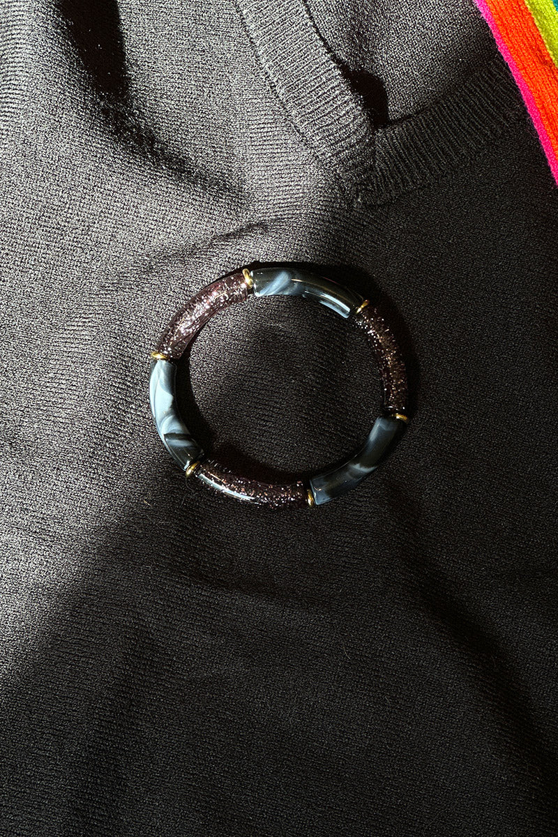 Bracelet élastique style jonc en perles fines acétate marbrées noir et paillettes