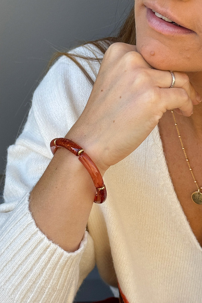 Bracelet élastique style jonc en perles fines acétate marbrées terracotta et paillettes