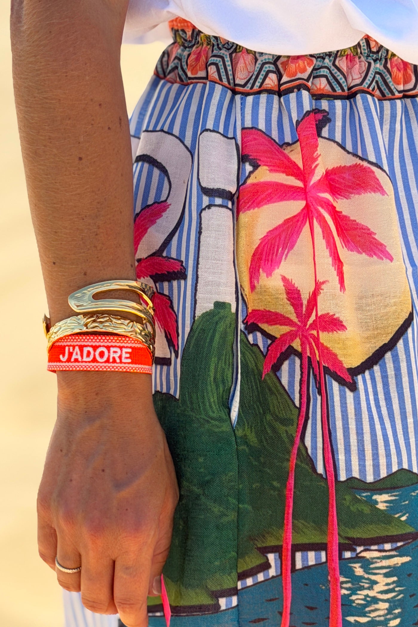 Bracelet en tissu orange réglable avec pompons broderie J'adore