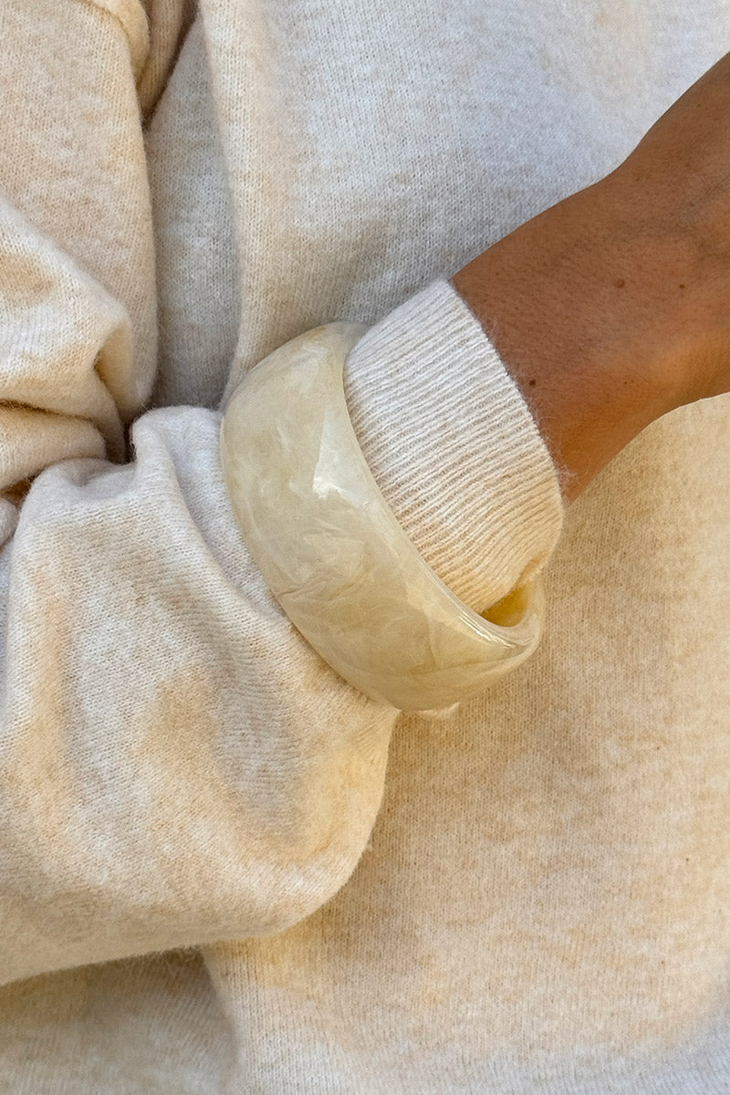 Bracelet jonc en résine marbré beige