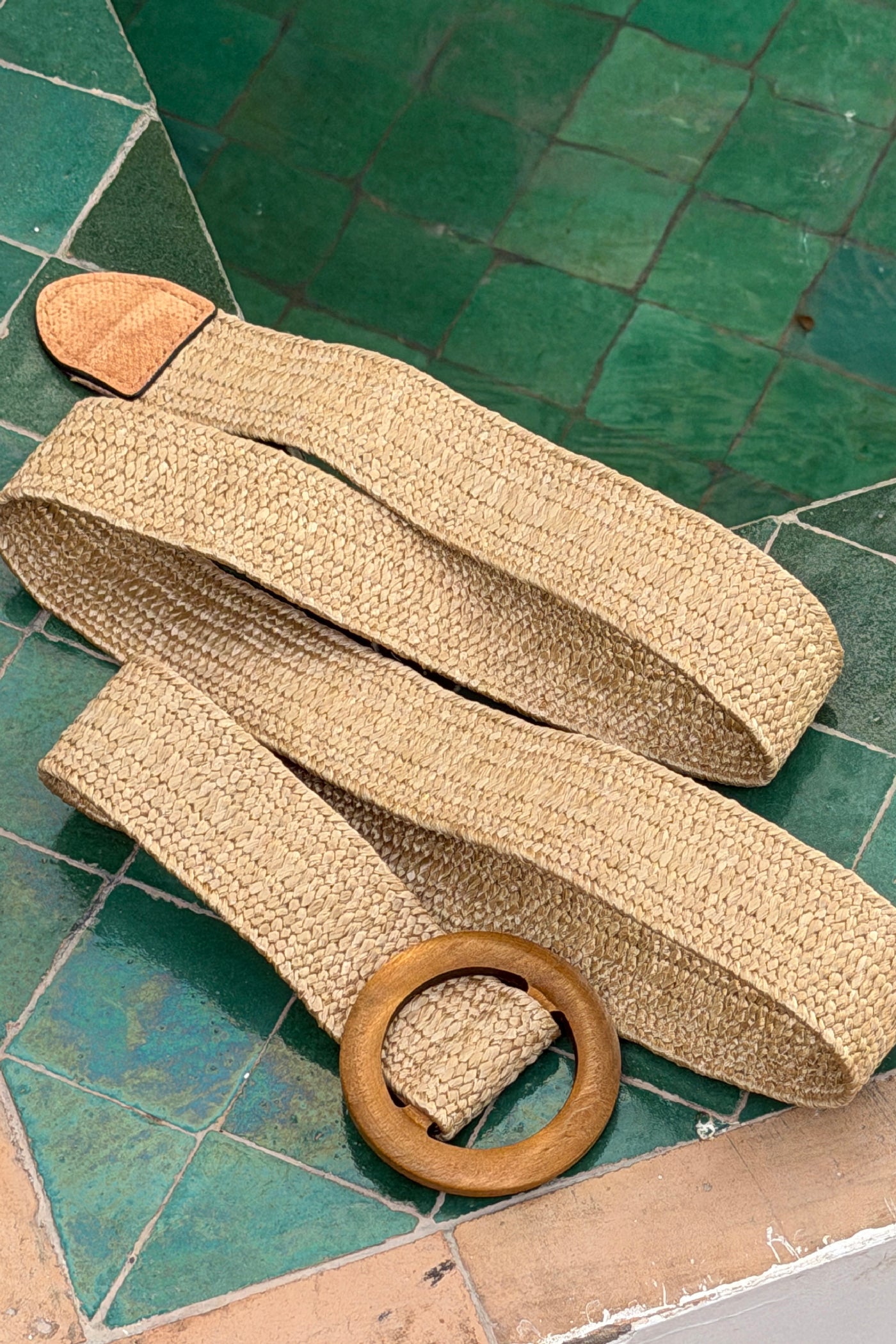 Ceinture élastique fine style raphia boucle ronde en bois