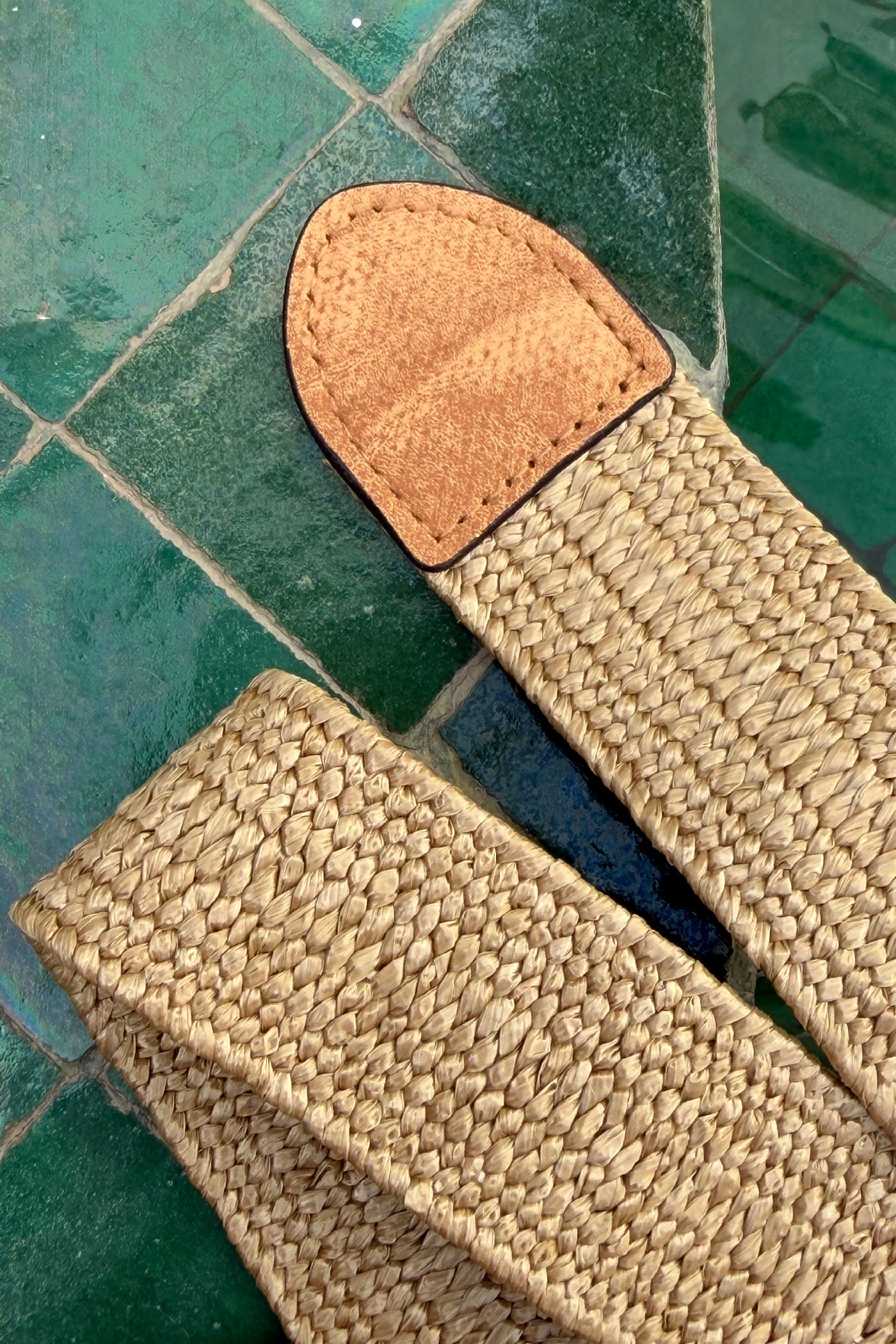 Ceinture élastique fine style raphia boucle ronde en bois