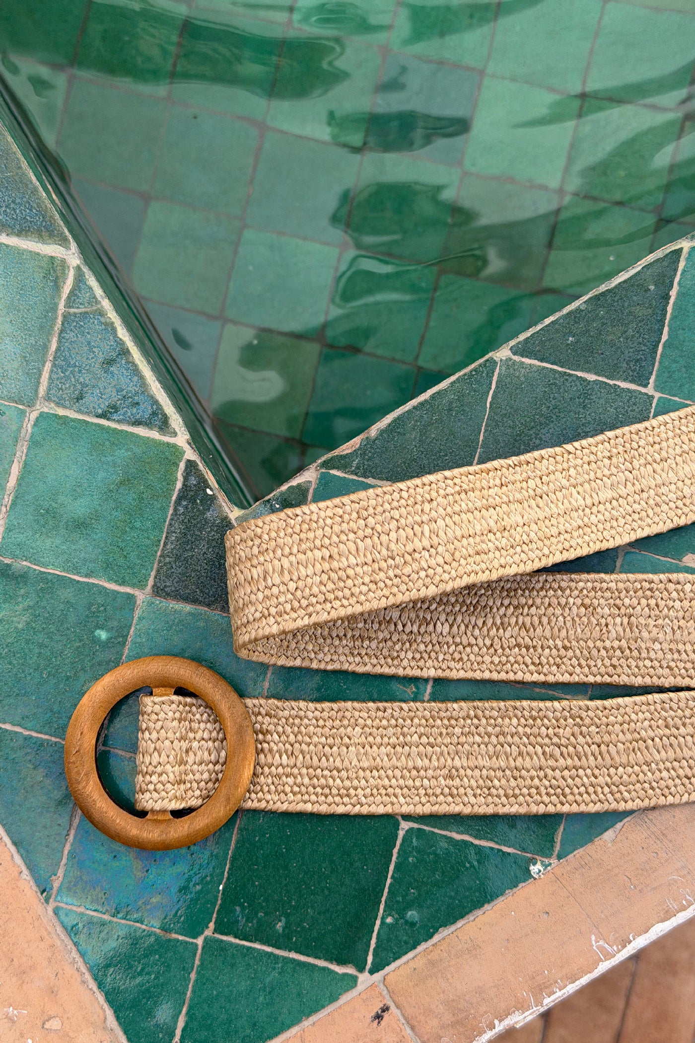 Ceinture élastique fine style raphia boucle ronde en bois