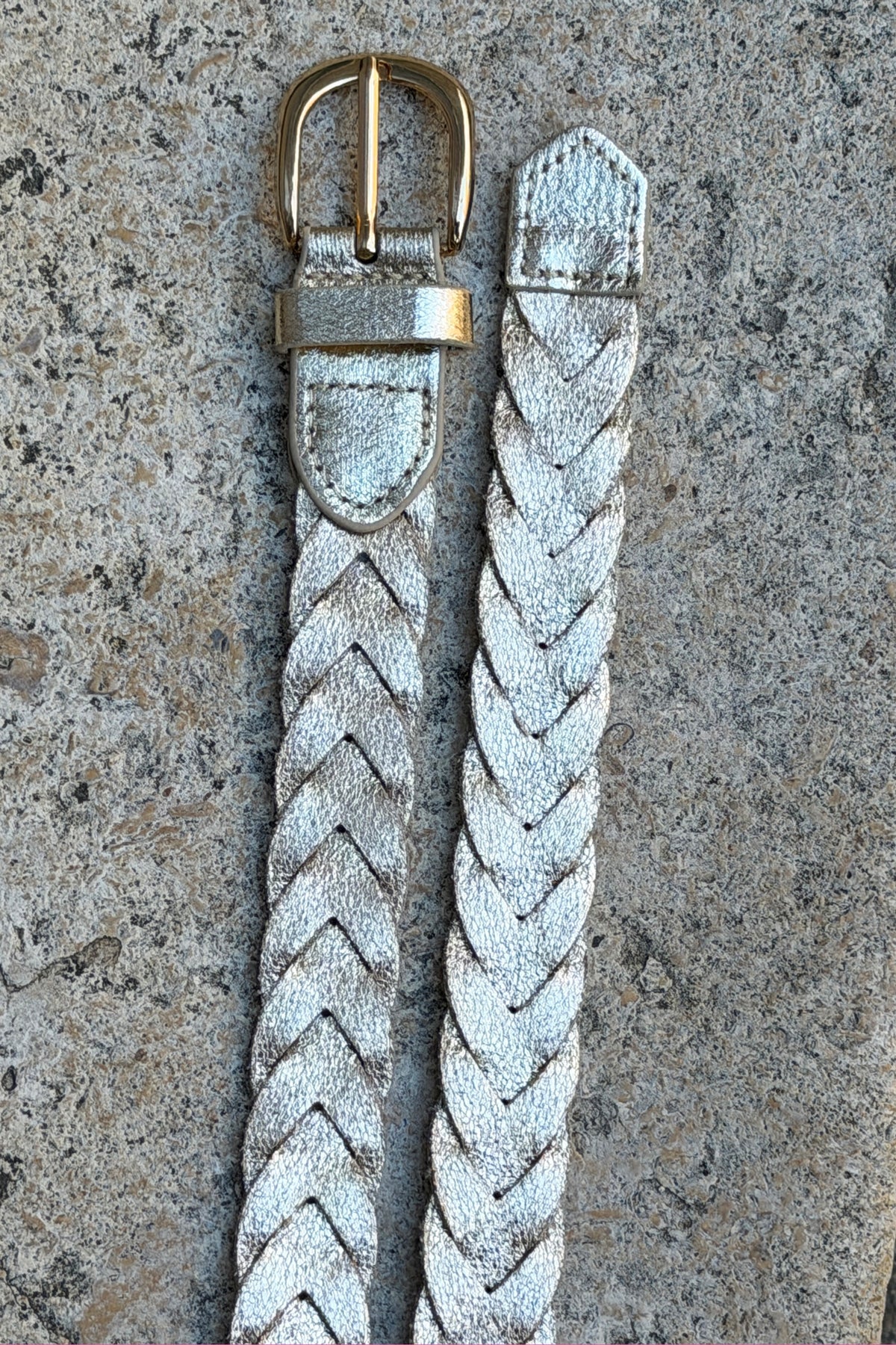Ceinture tressée dorée souple en simili cuir