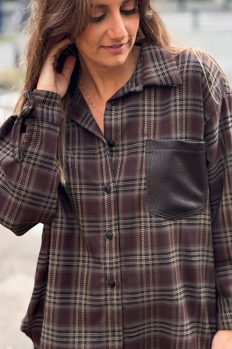 Chemise à carreaux écossais marron style bucheron poche simili