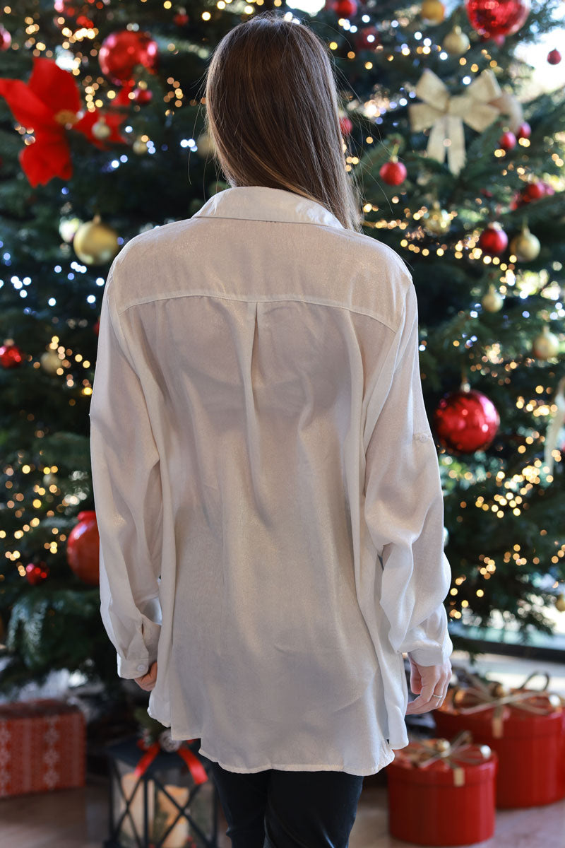 Chemise blanc cassé brillante effet huilé spéciale belle et ronde