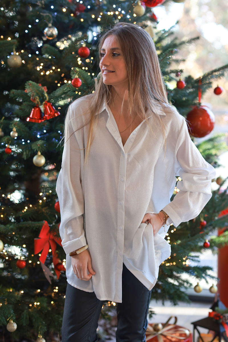 Chemise blanc cassé brillante effet huilé spéciale belle et ronde