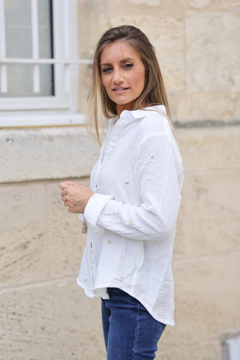 Chemise blanc casse en gaze de coton broderie petits coeurs dores h266 (1)