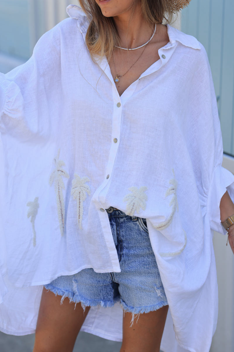 Camisa amplia y fluida de mezcla de lino en color blanco roto con bordado de palmeras en bucle en color crudo
