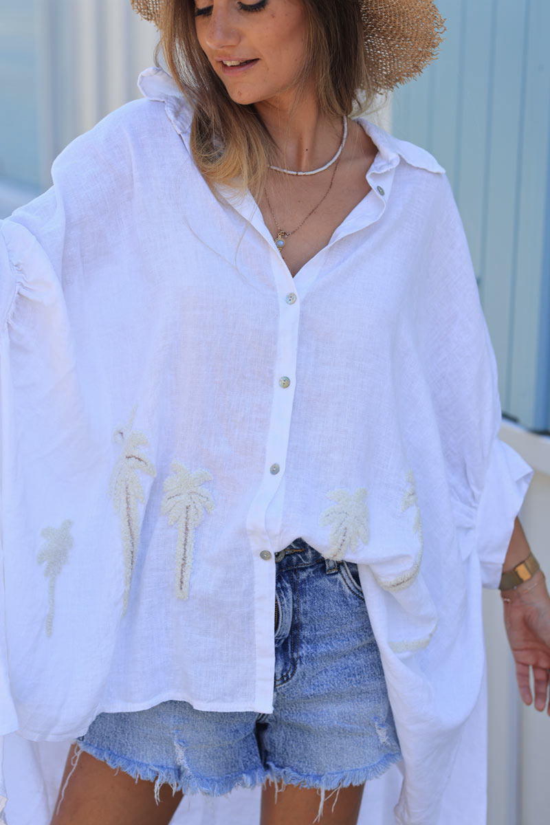 Camisa amplia y fluida de mezcla de lino en color blanco roto con bordado de palmeras en bucle en color crudo