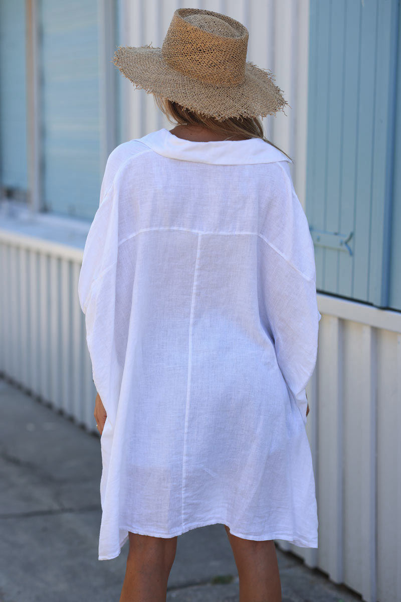 Camisa amplia y fluida de mezcla de lino en color blanco roto con bordado de palmeras en bucle en color crudo