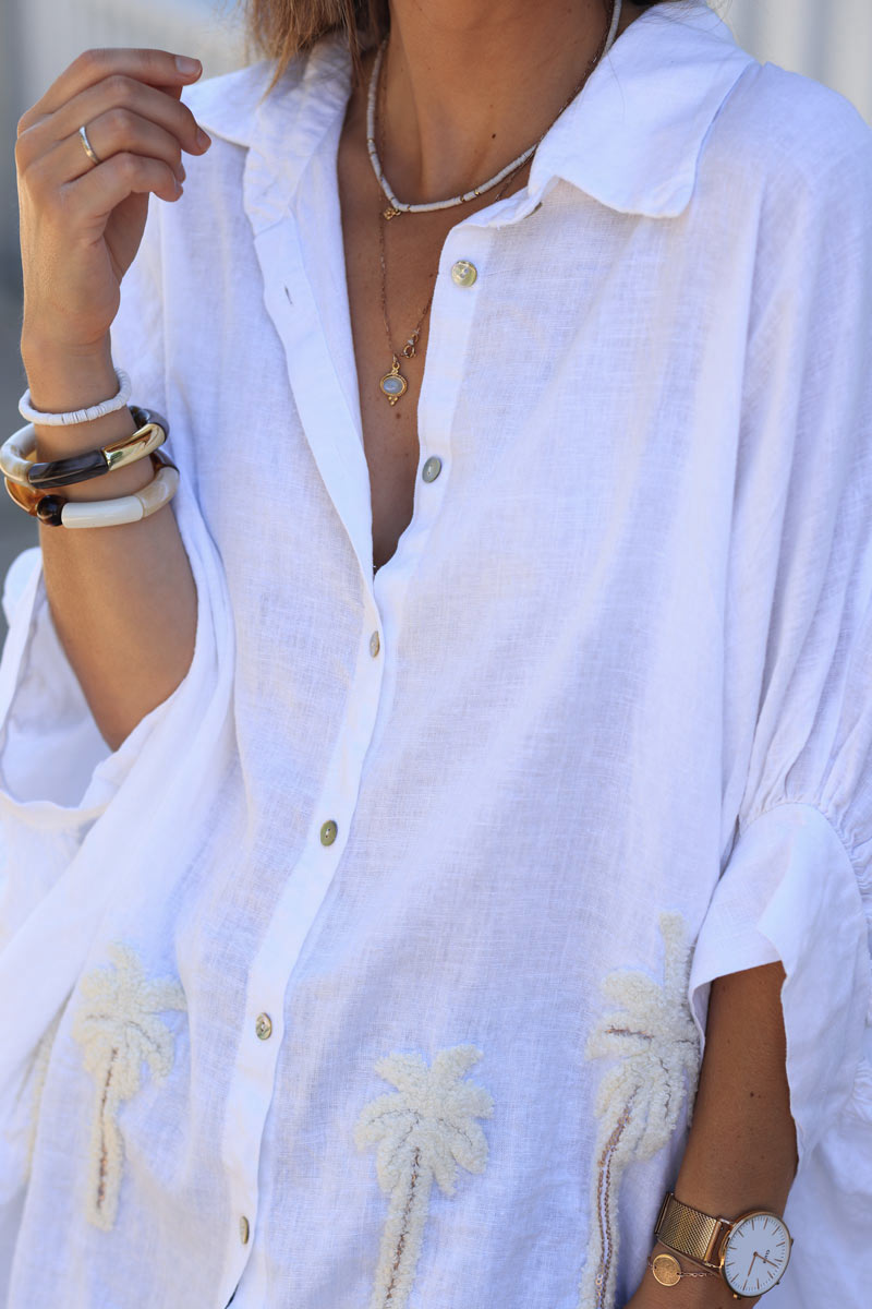 Camisa amplia y fluida de mezcla de lino en color blanco roto con bordado de palmeras en bucle en color crudo