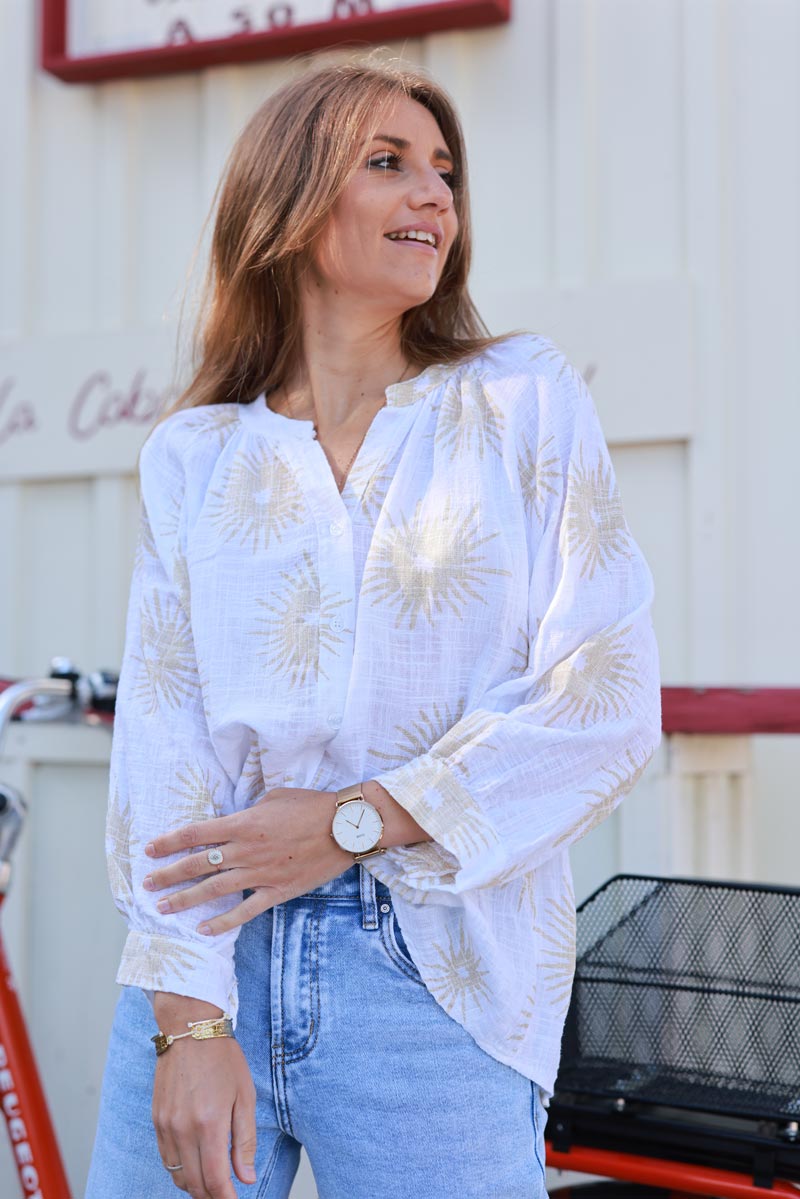 Chemise blanche boutonnée en coton soleils brillants