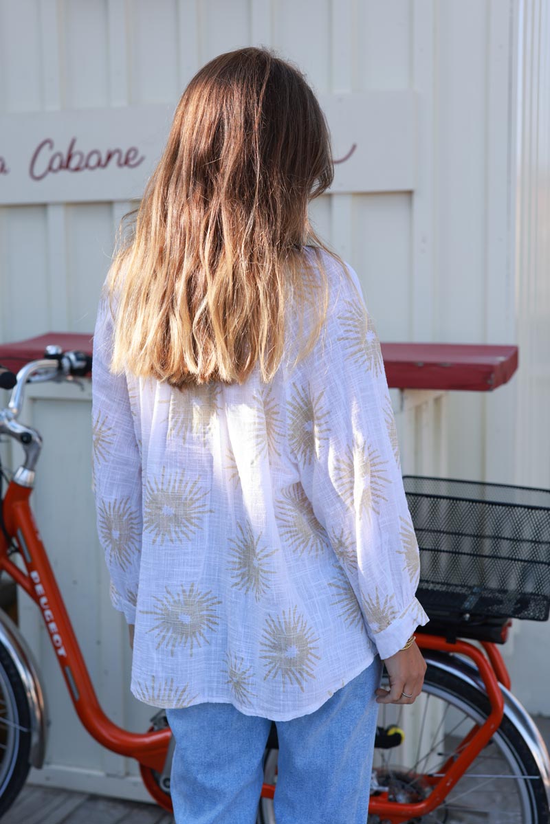 Chemise blanche boutonnée en coton soleils brillants