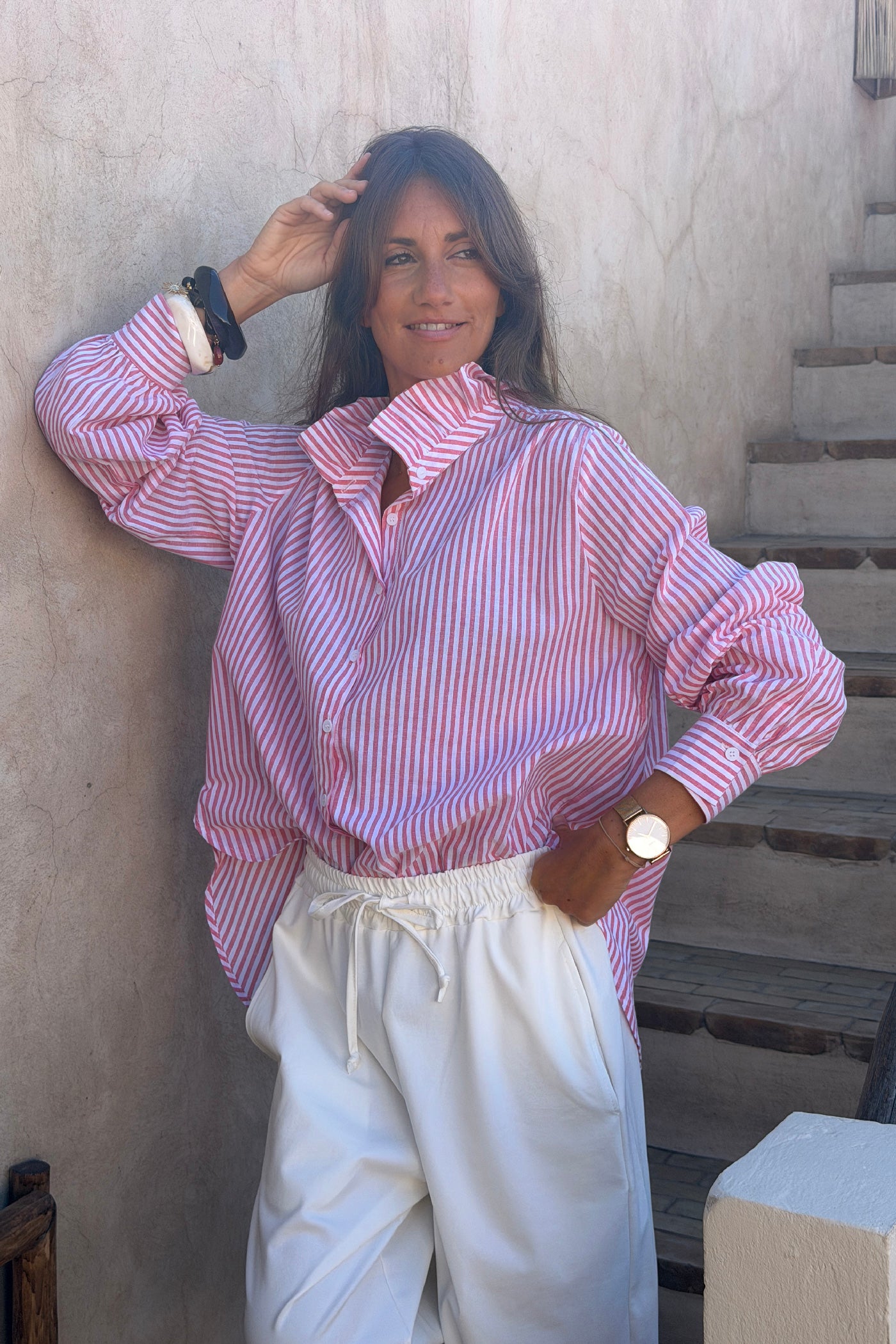 Chemise blanche en coton à rayures corail col victorien montant