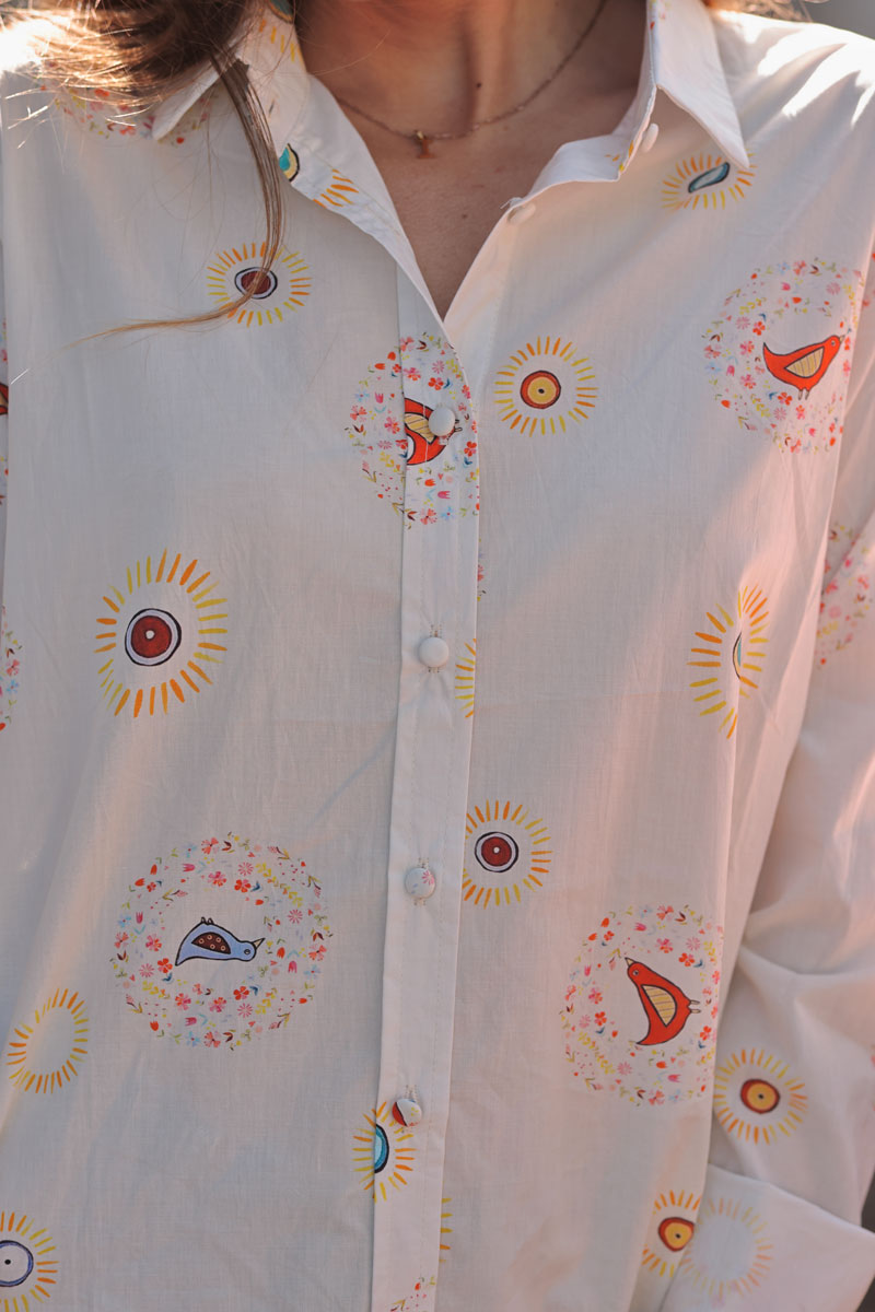 Chemise blanche en coton imprimé dessins oiseaux soleils