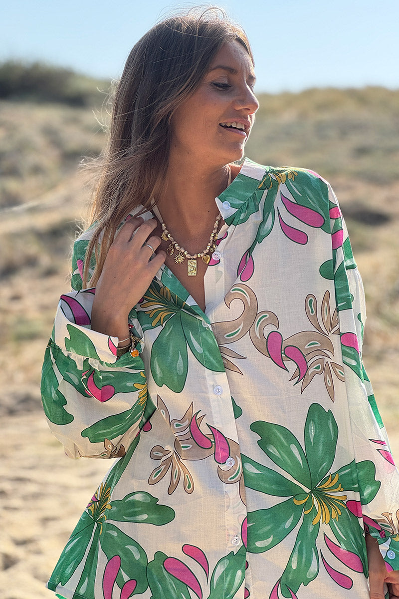 Chemise blanche en coton imprimé fleurs tropicales vertes