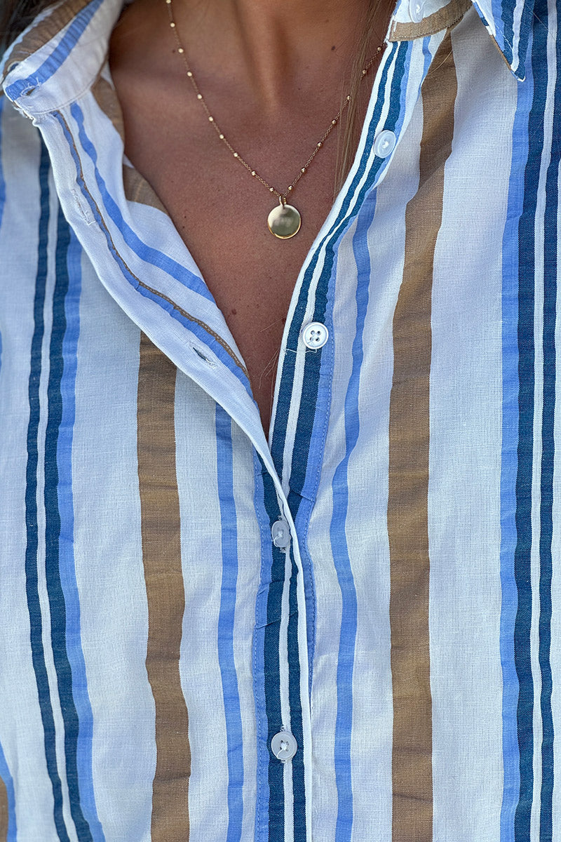 Chemise blanche en coton imprimé rayures bleues et camel