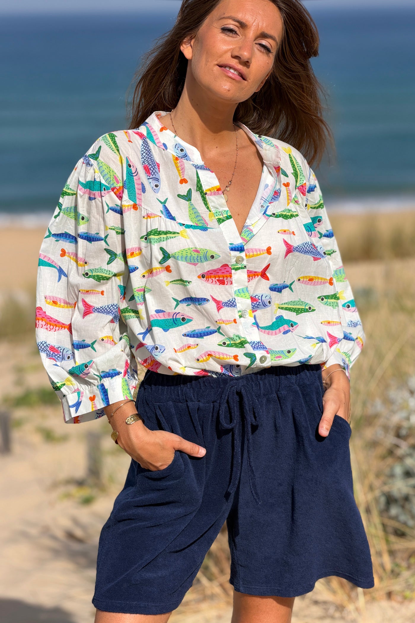 Chemise blanche en coton motifs poissons colorés