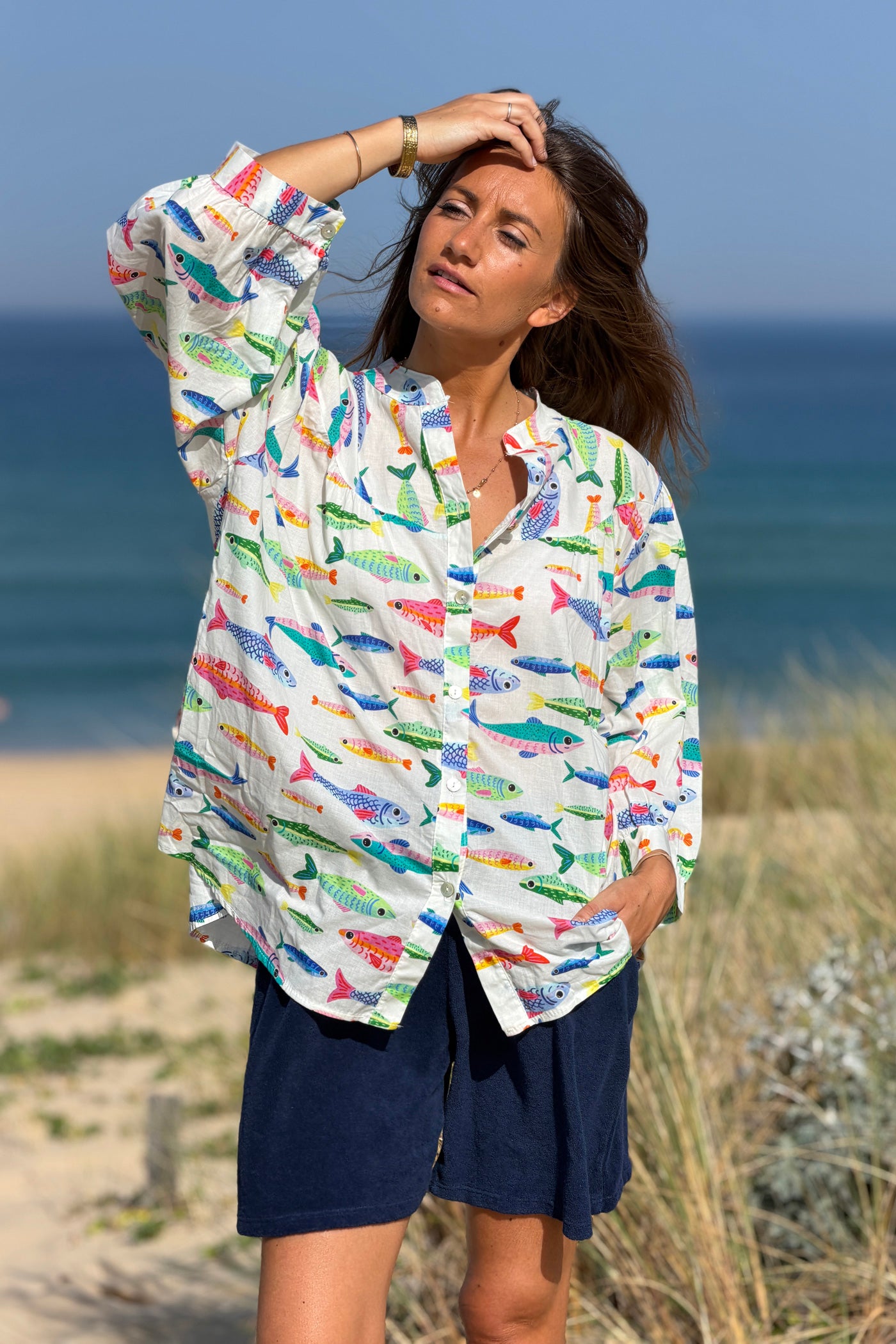 Chemise blanche en coton motifs poissons colorés