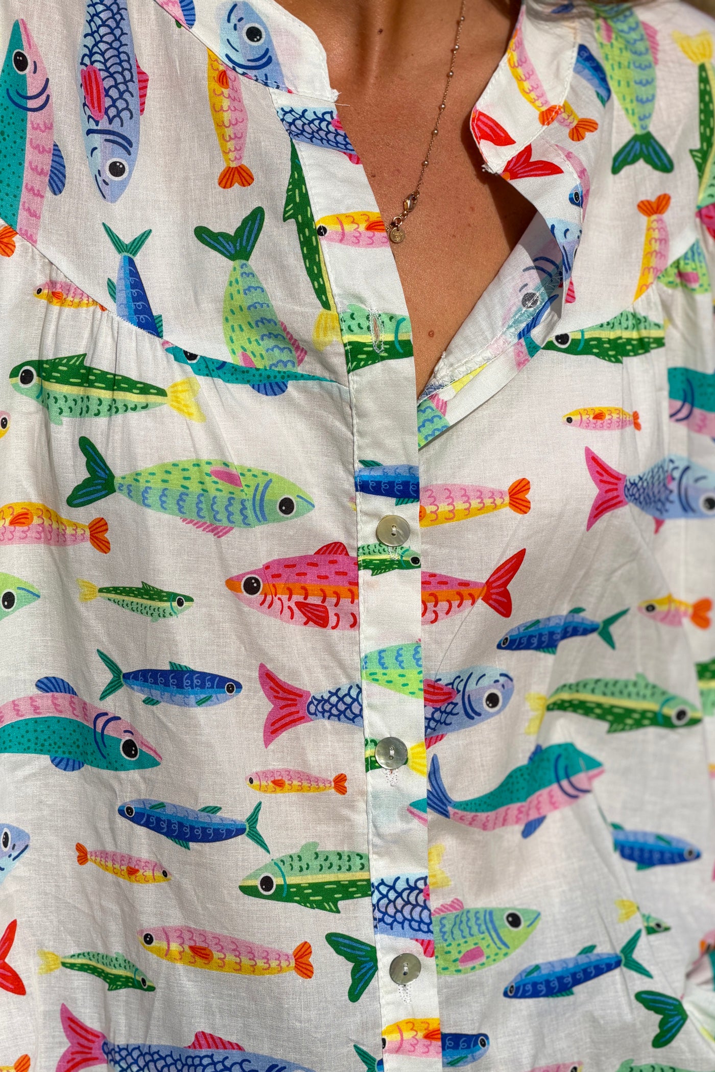 Chemise blanche en coton motifs poissons colorés