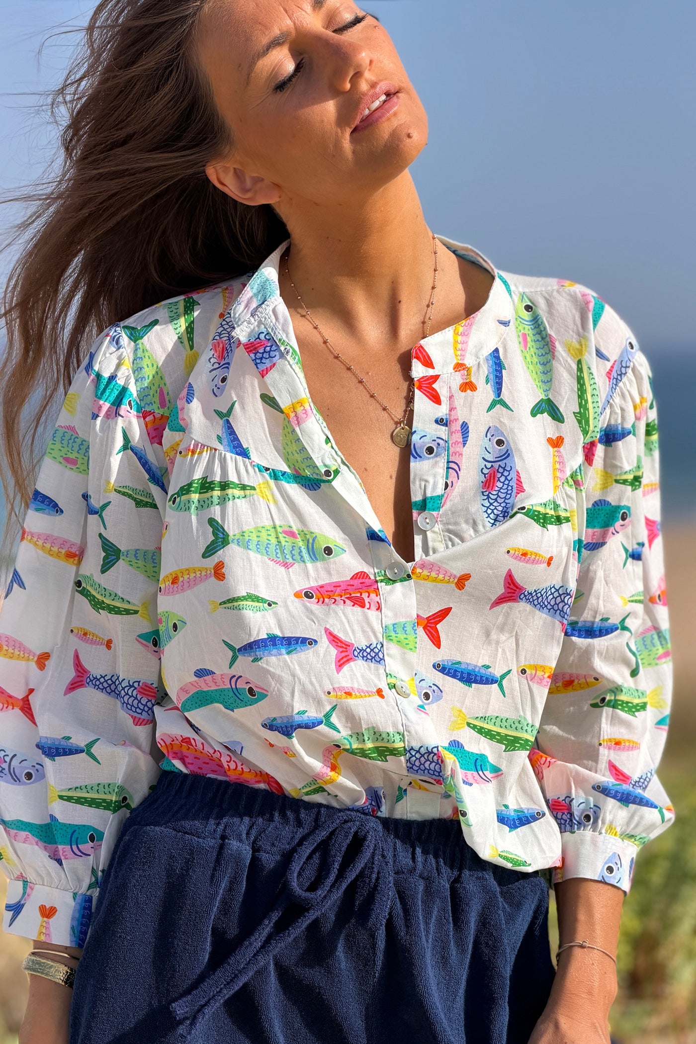 Chemise blanche en coton motifs poissons colorés