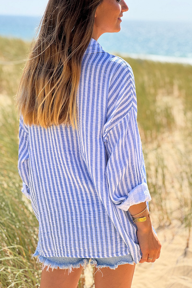 Chemise blanche en gaze de coton rayures bleu broderie palmier sur la poche