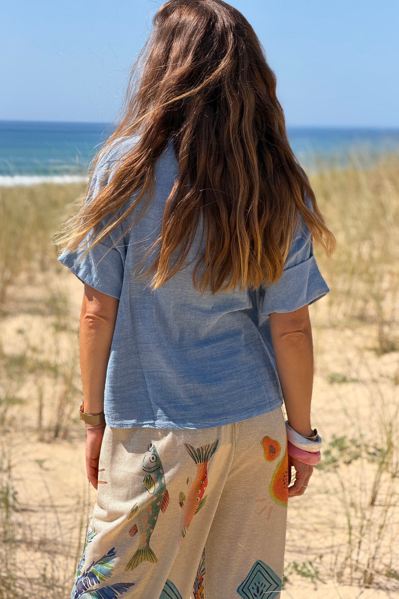 Chemise bleu jean délavé souple en coton manches 3/4 et grandes poches