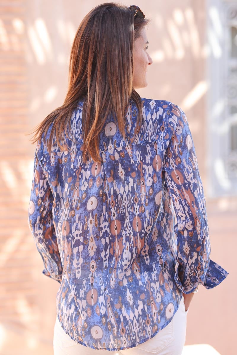 Chemise bleu jean effet soie motif imprime kaleidoscope H008 (1)
