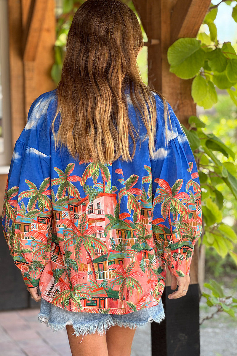 Chemise bleu roi imprimé cabanes et palmiers