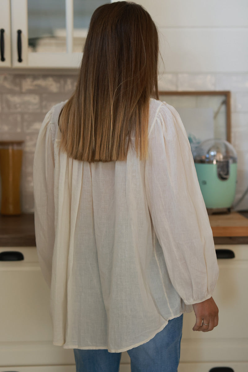 Chemise crème légère col smocké relief effet froissé