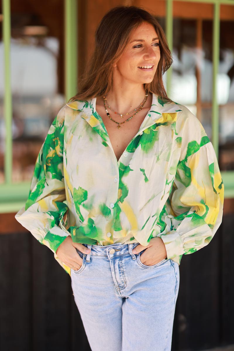 Camisa de algodón de corte recto con estampado de flores de acuarela verde
