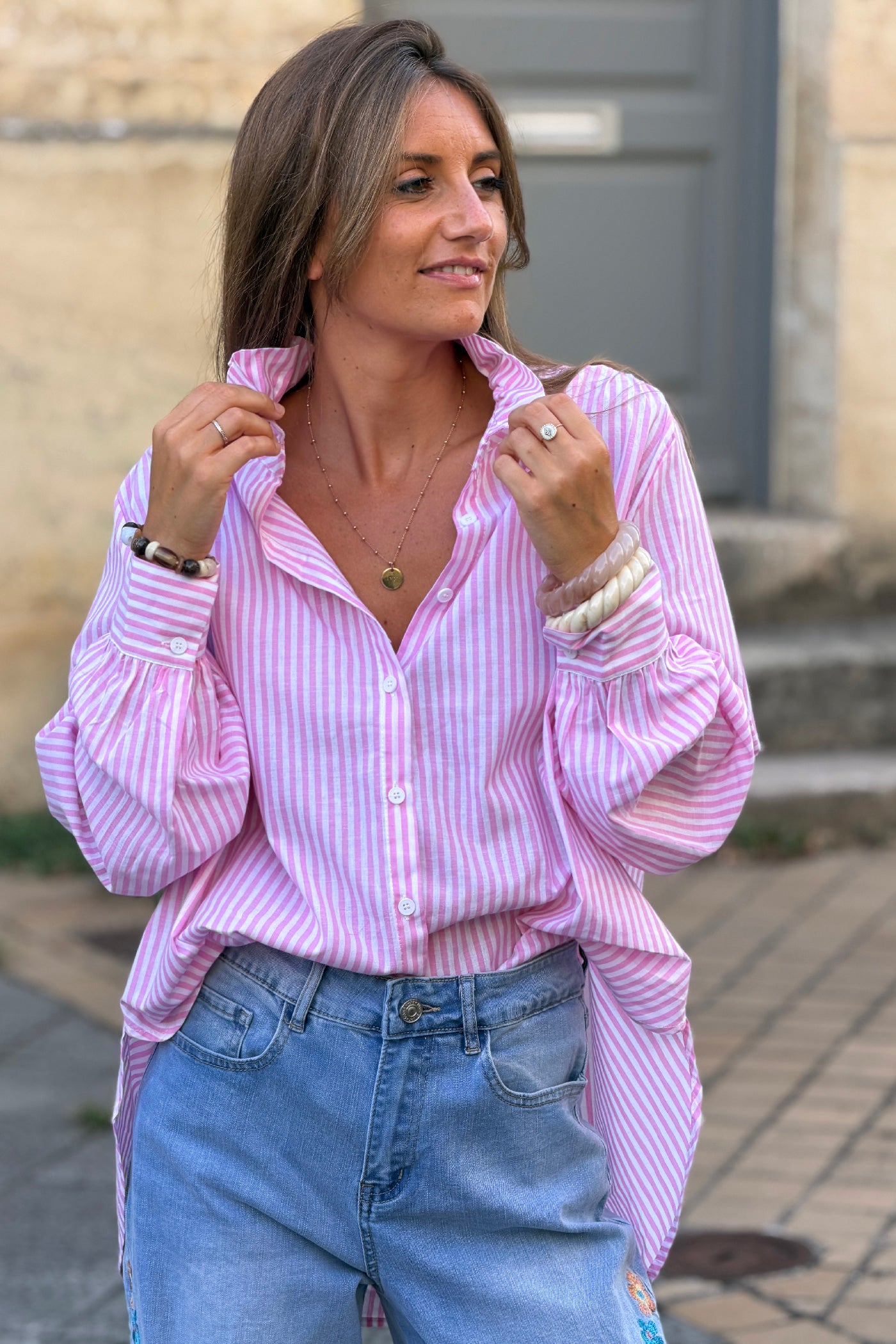 Chemise en coton rayures roses col victorien froufrous