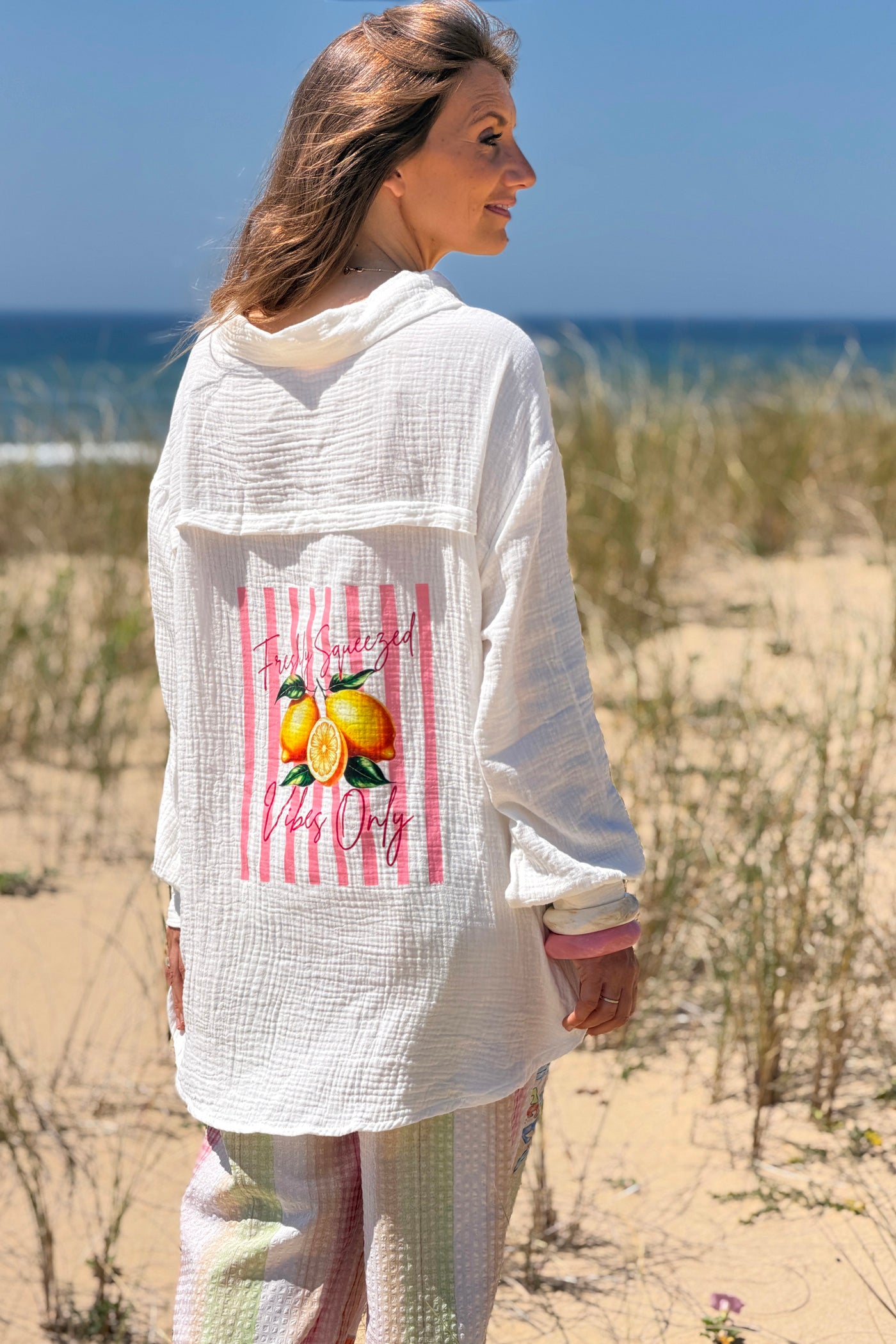 Chemise en gaze de coton blanc cassé dos imprimé rayures rose citrons fresh
