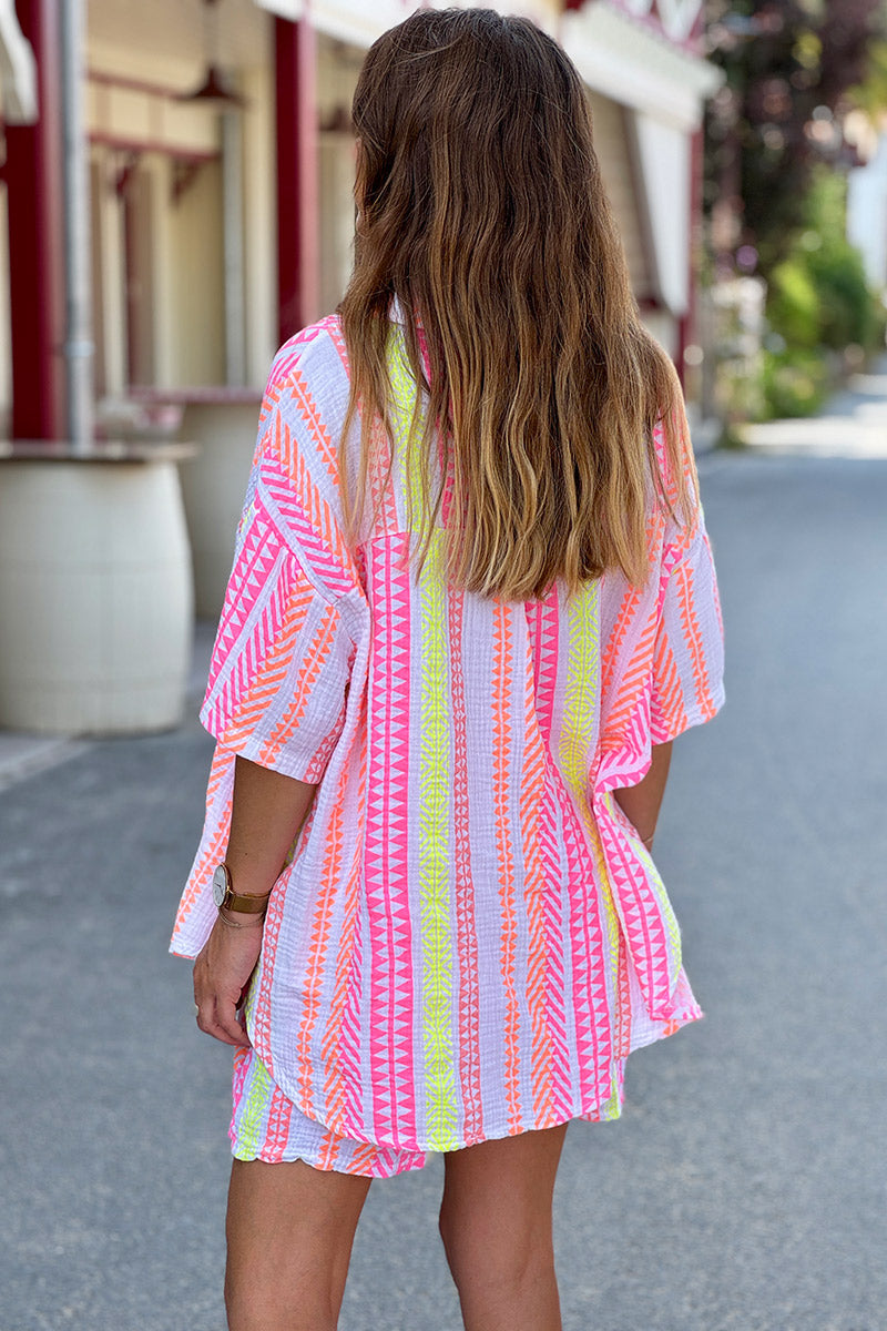 Chemise en gaze de coton imprimé ethnique rose orange et jaune manches courtes