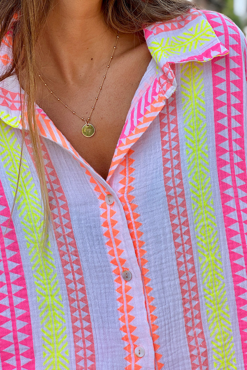 Chemise en gaze de coton imprimé ethnique rose orange et jaune manches courtes