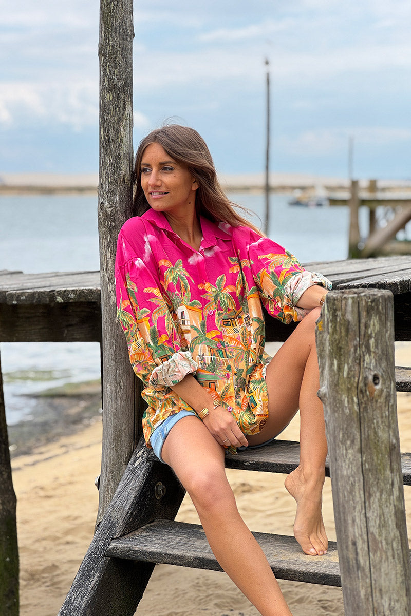 Chemise fuchsia imprimé cabanes et palmiers