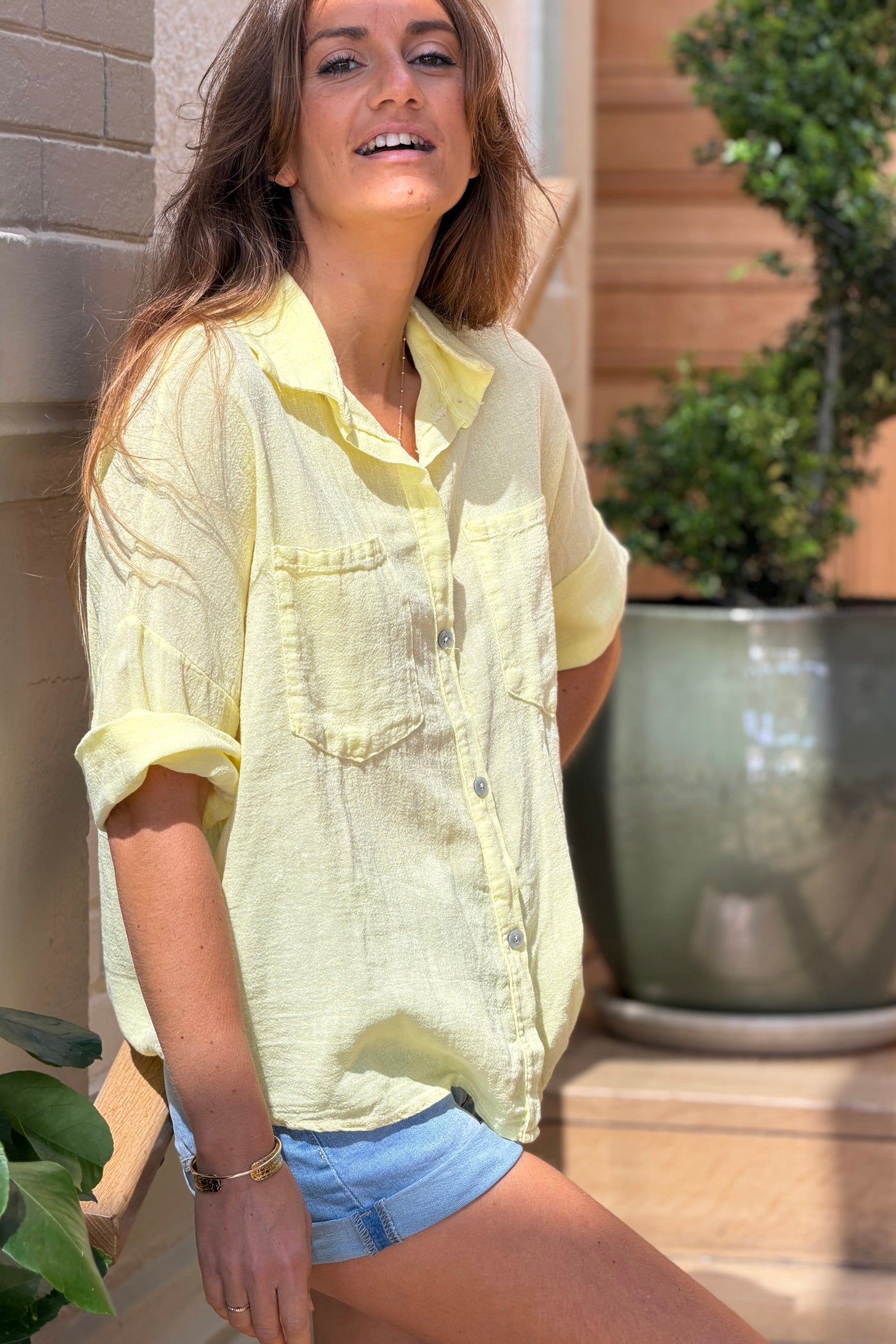 Chemise jaune délavé souple en coton manches 3/4 et grandes poches