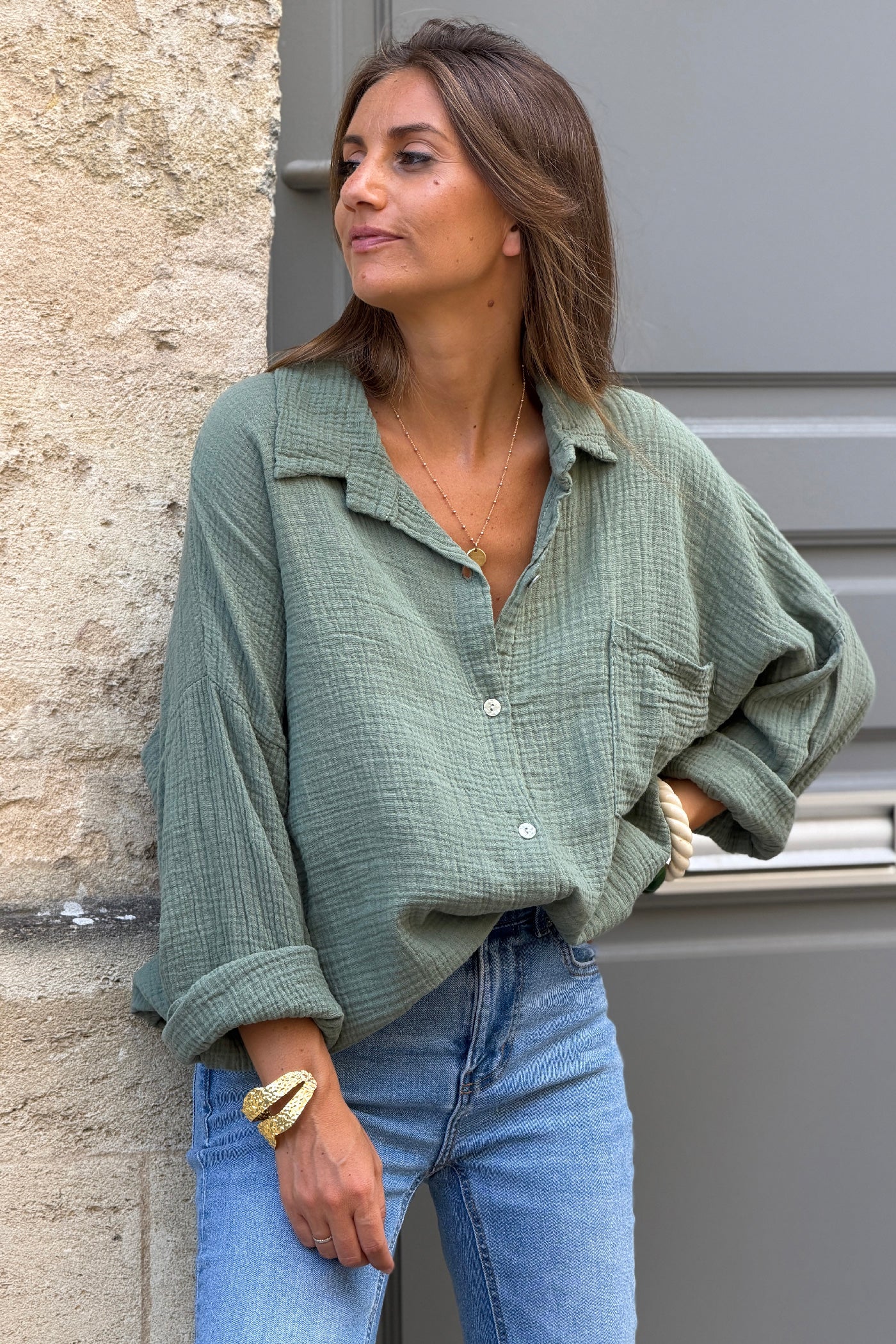 Chemise kaki en gaze de coton large avec poche
