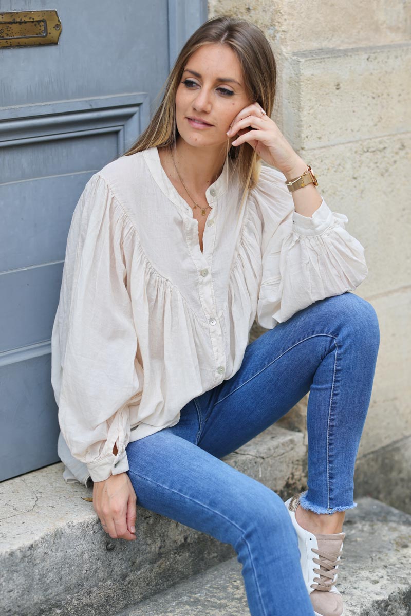 Chemise large ecru en coton boutons nacres col v h311 (1)