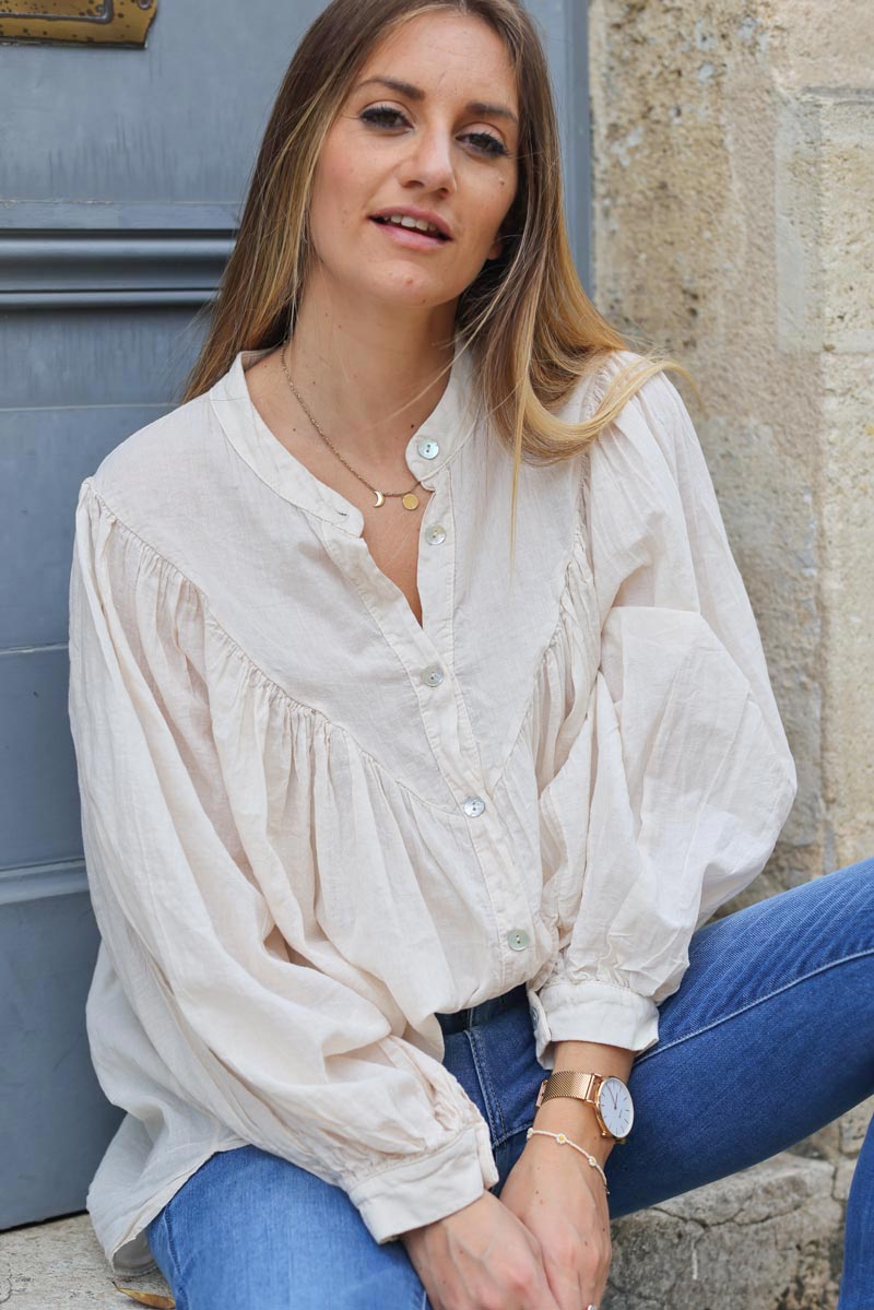 Chemise large ecru en coton boutons nacres col v h311 (1)