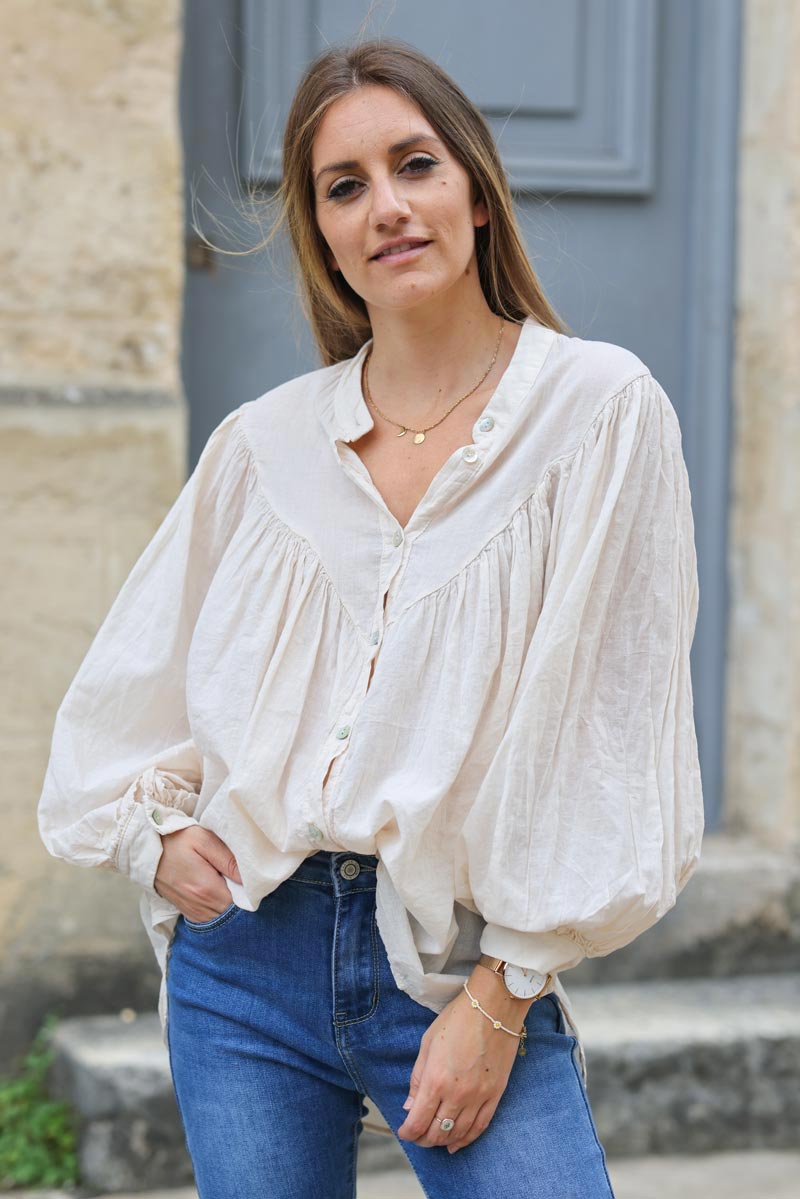 Chemise large ecru en coton boutons nacres col v h311 (1)