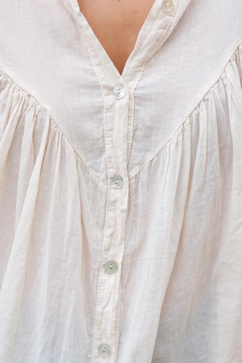 Chemise large ecru en coton boutons nacres col v h311 (1)
