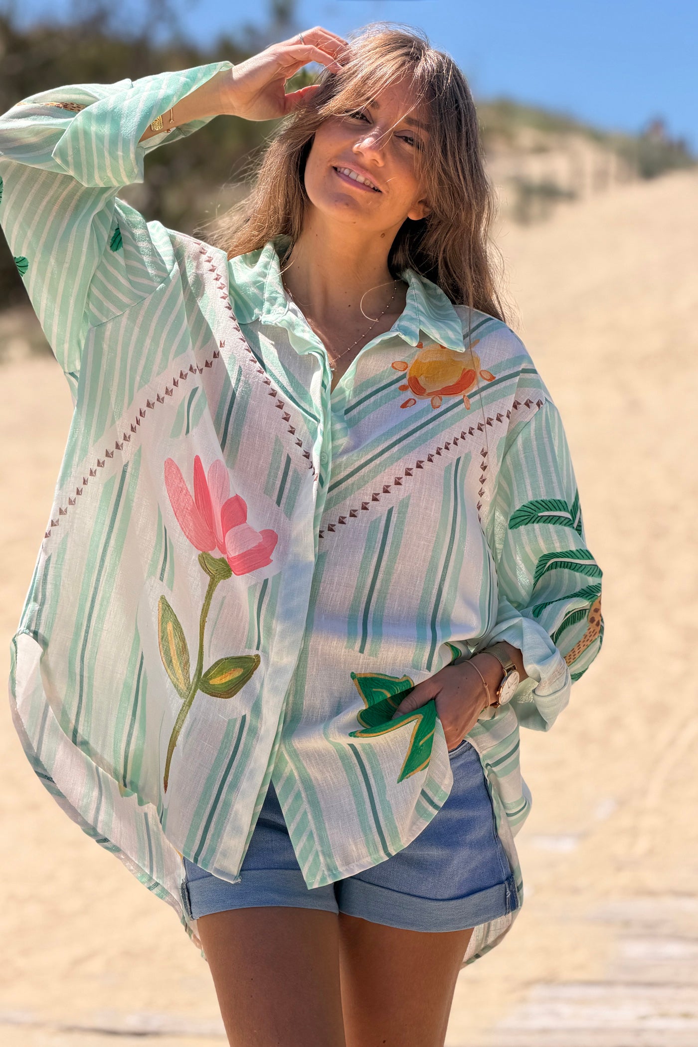 Chemise large imprimé rayures vert d'eau soleil fleurs et palmiers